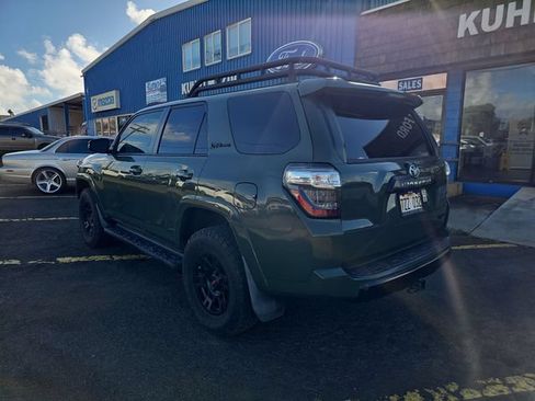 Used 2020 Toyota 4Runner SR5 AWD/4WD image 3