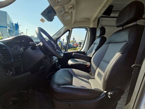Used 2026 RAM ProMaster 2500 w/ Convenience Group FWD image 18