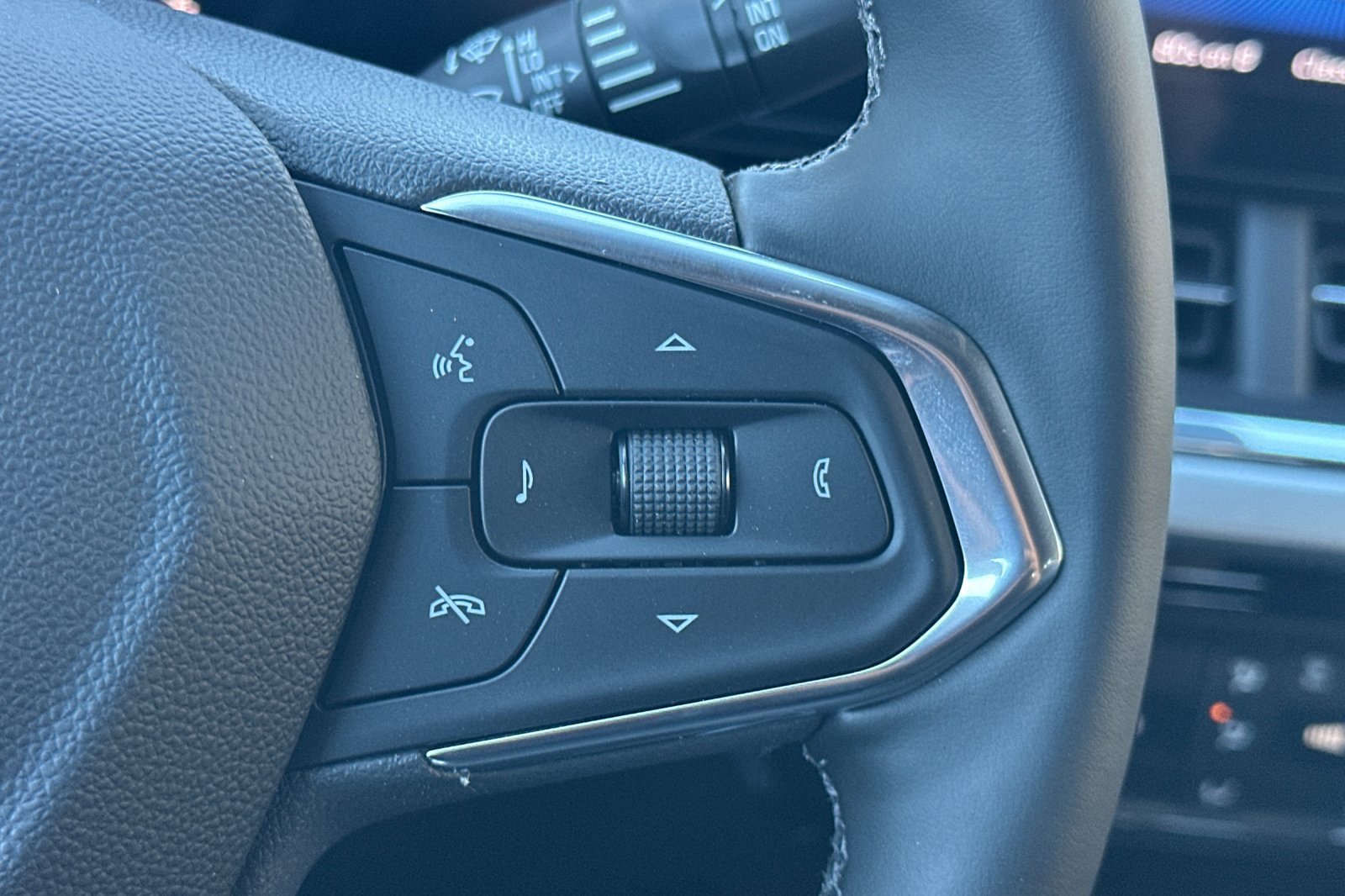 New 2026 Chevrolet Trax LT w/ Driver Confidence Package FWD image 27