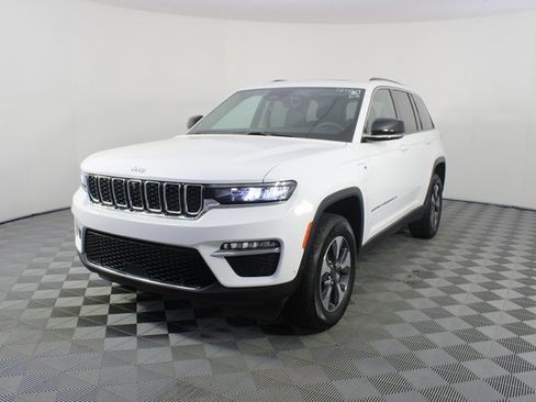 Used 2022 Jeep Grand Cherokee Limited 4xe w/ Luxury Tech Group II image 27