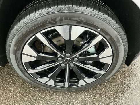 New 2026 Volvo XC60 B5 Plus w/ Protection Package Premier AWD/4WD image 21