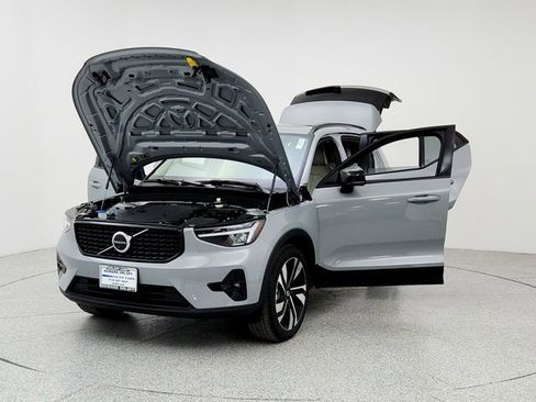 New 2026 Volvo XC40 B4 Plus w/ Climate Package image 9
