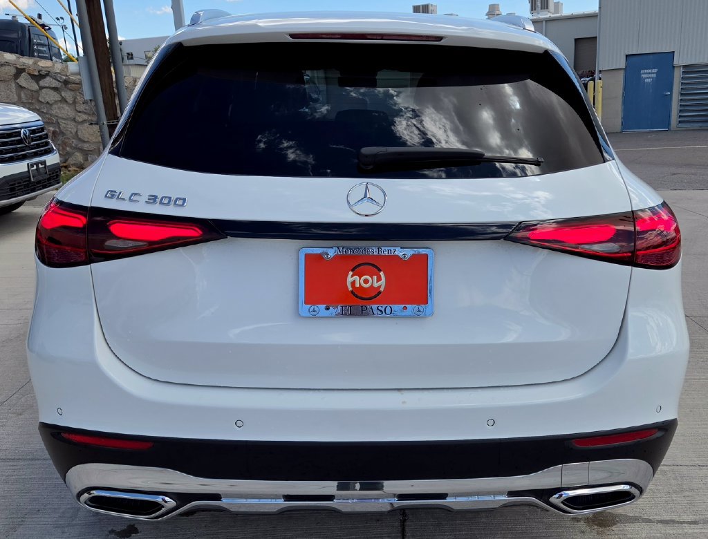 Used 2025 Mercedes-Benz GLC 300 image 8