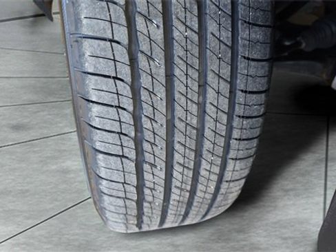 Used 2023 GMC Acadia SLT w/ Elevation Edition image 31