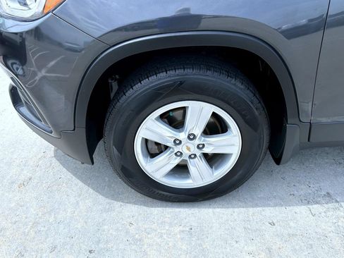 Used 2018 Chevrolet Trax LT w/ LT Convenience Package AWD/4WD image 22