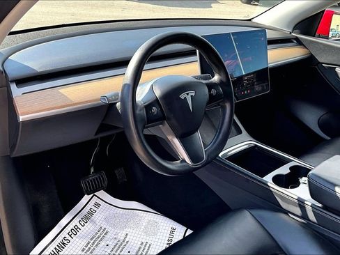 Used 2022 Tesla Model Y Long Range image 13