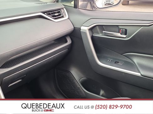 Used 2020 Toyota RAV4 XLE FWD image 20