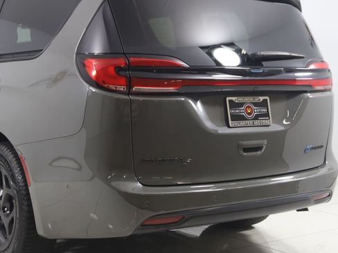 Used 2021 Chrysler Pacifica Touring-L w/ S Appearance Package FWD image 26