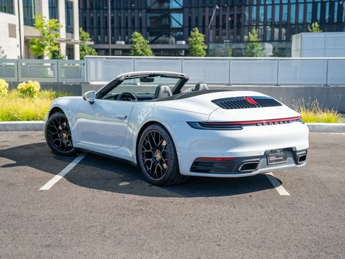 Used 2023 Porsche 911 Carrera RWD image 3