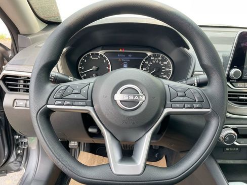 Used 2025 Nissan Altima 2.5 SV image 22