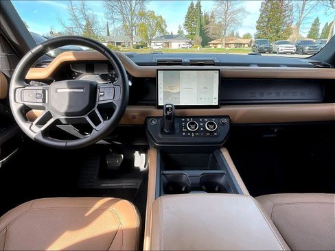 Used 2025 Land Rover Defender 130 X-Dynamic SE image 16