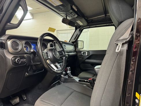 Used 2021 Jeep Wrangler Unlimited Sahara AWD/4WD image 13
