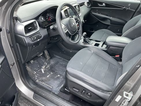 Used 2019 Kia Sorento LX image 11