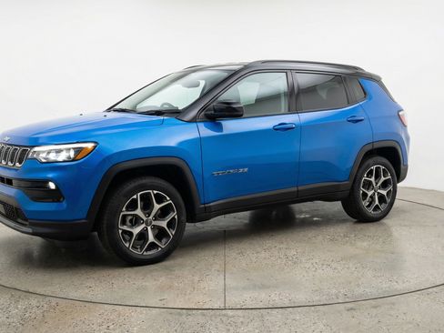Used 2025 Jeep Compass Limited image 3
