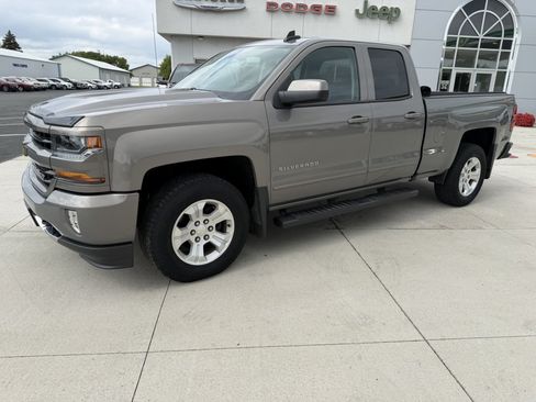 Used 2017 Chevrolet Silverado 1500 LT w/ All Star Edition AWD/4WD image 4