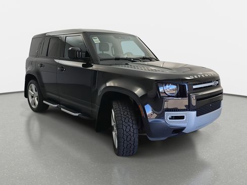 Used 2024 Land Rover Defender 110 SE image 3