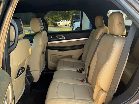 Used 2016 Ford Explorer XLT w/ Equipment Group 202A image 11