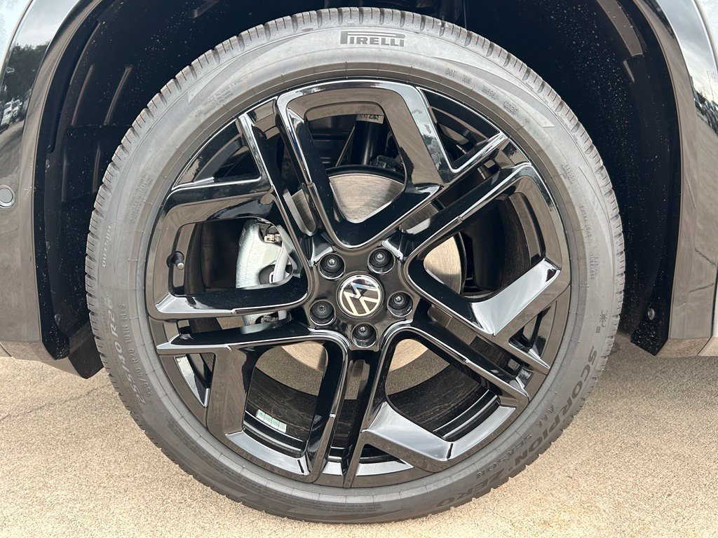 New 2026 Volkswagen Tiguan SE R-Line FWD image 33