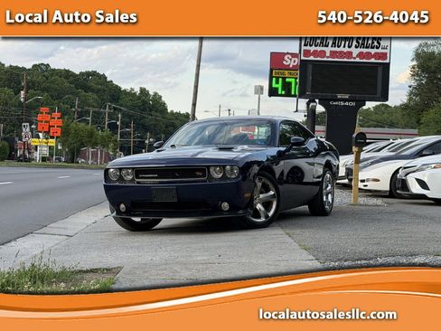 Used 2014 Dodge Challenger R/T RWD image 1