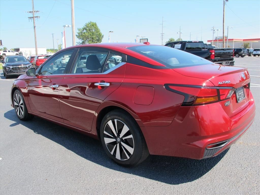 Used 2022 Nissan Altima 2.5 SV FWD image 5