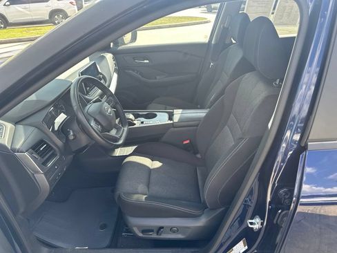 Used 2025 Nissan Rogue SV FWD image 14