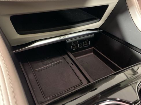 Used 2023 Chrysler Pacifica Limited image 29