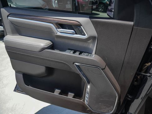 Used 2022 Chevrolet Silverado 1500 LT AWD/4WD image 17