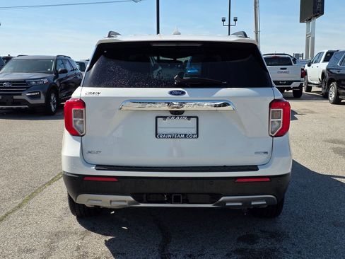 Used 2020 Ford Explorer XLT w/ Equipment Group 202A image 5