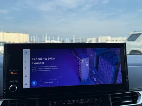 Used 2026 Toyota Sienna XLE FWD image 19