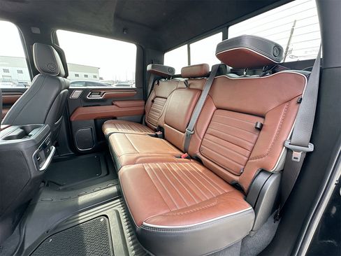 Used 2024 GMC Sierra 3500 Denali Ultimate image 25