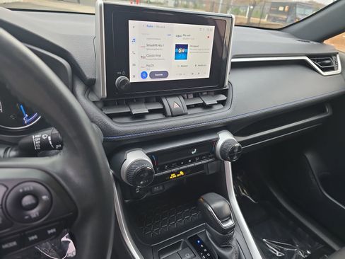 Used 2023 Toyota RAV4 SE image 25