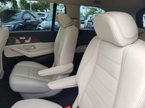 Used 2022 Mercedes-Benz GLS 450 4MATIC image 11
