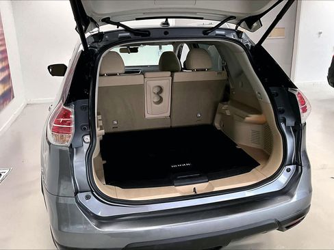 Used 2016 Nissan Rogue SV w/ SV Premium Package image 17