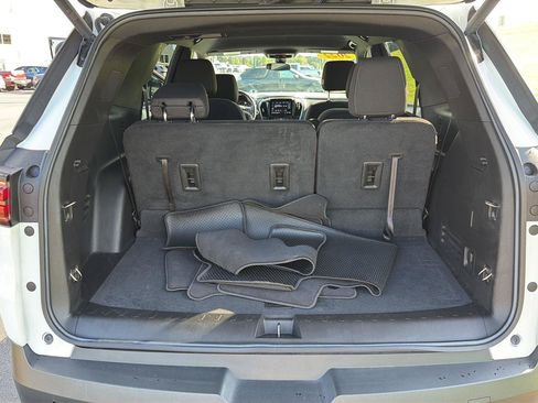 Used 2022 Chevrolet Traverse LT FWD image 34