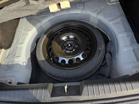 Used 2013 Chevrolet Cruze LS image 21