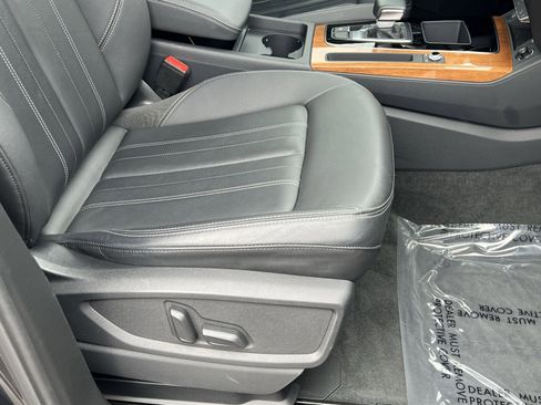 Used 2023 Audi Q5 2.0T Premium w/ Convenience Package image 31