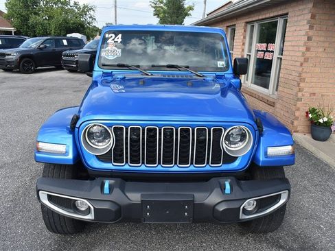 Used 2024 Jeep Wrangler Unlimited Sahara w/ Technology Group AWD/4WD image 8