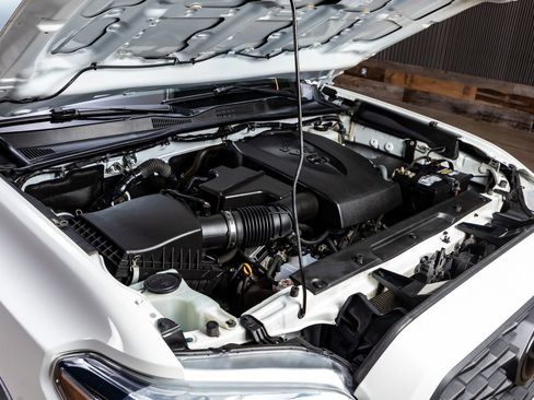 Used 2022 Toyota Tacoma TRD Off-Road image 40