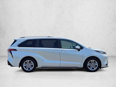 Used 2023 Toyota Sienna Limited AWD/4WD image 4