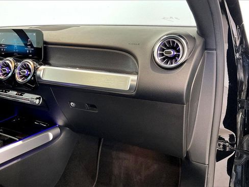 Certified 2021 Mercedes-Benz GLB 250 4MATIC image 18