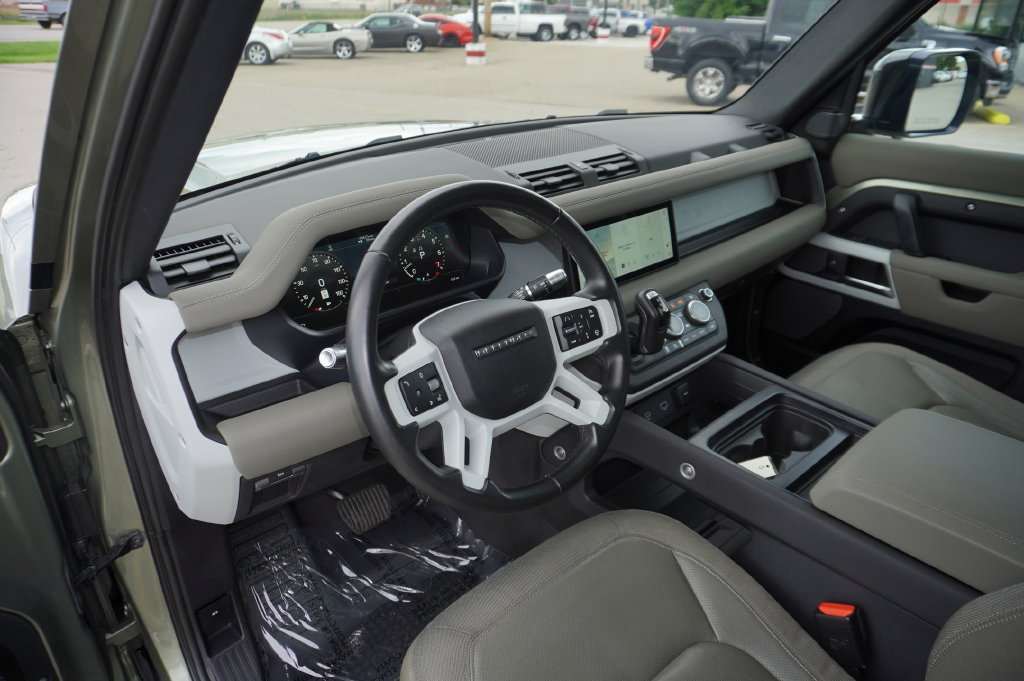 Used 2020 Land Rover Defender 110 SE AWD/4WD image 25