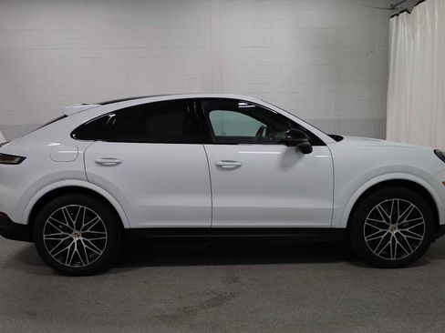 Certified 2024 Porsche Cayenne Coupe image 10