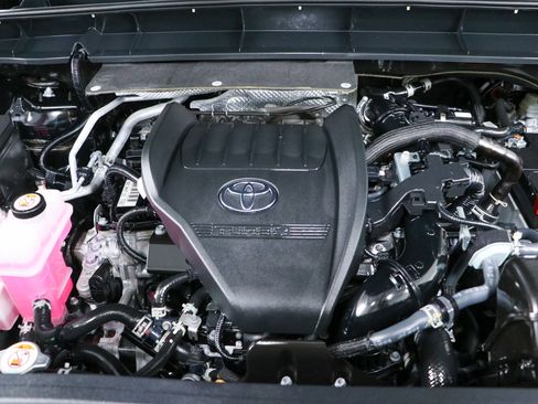 Used 2024 Toyota Highlander XLE FWD image 33