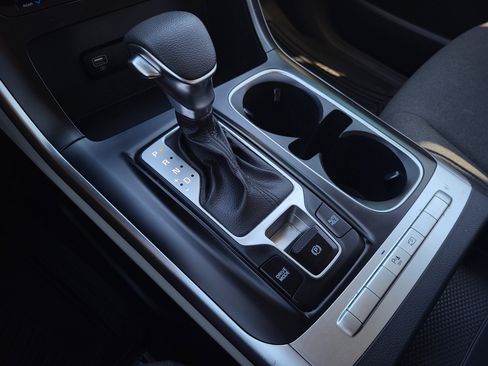 Used 2022 Kia Carnival LX image 29