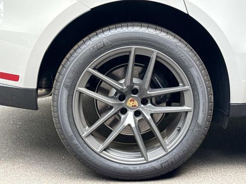 Certified 2025 Porsche Macan Turbo AWD/4WD image 9