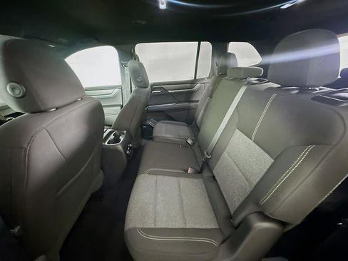 Used 2025 GMC Acadia Elevation image 27