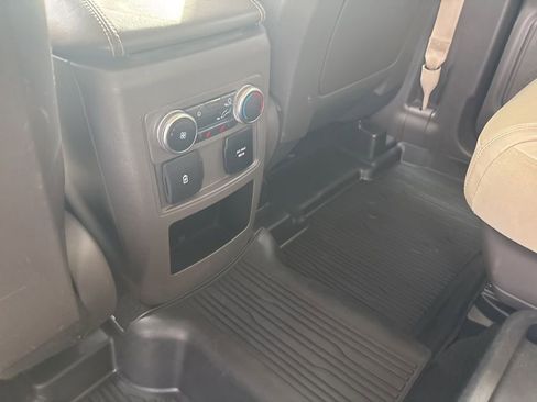 Used 2020 Ford Explorer Platinum w/ Premium Technology Package image 23