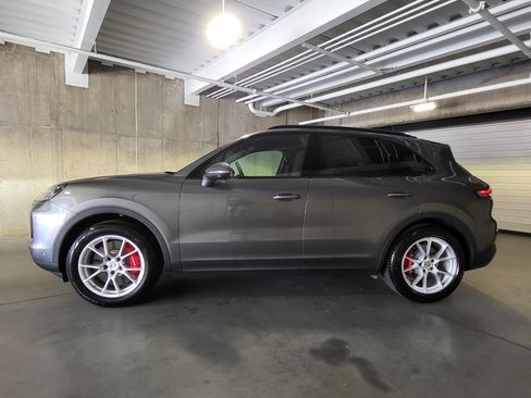 Certified 2026 Porsche Cayenne S AWD/4WD image 2