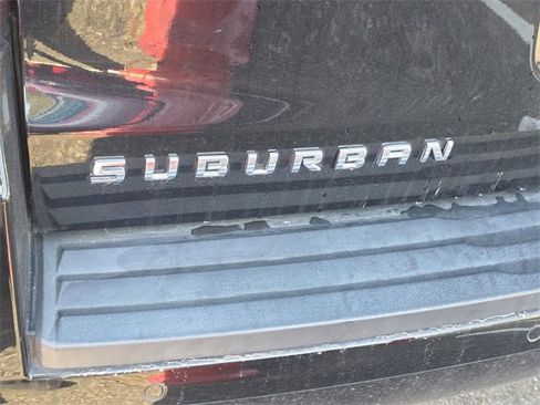 Used 2020 Chevrolet Suburban LT image 15