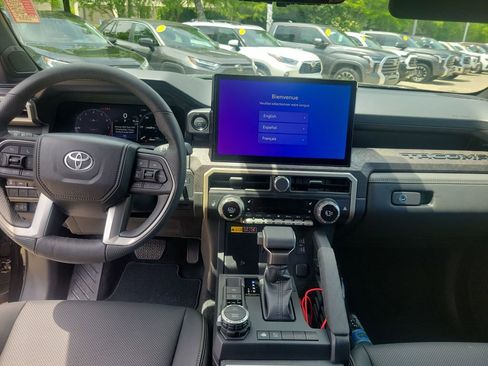 Used 2025 Toyota Tacoma 4x4 Double Cab Hybrid image 17